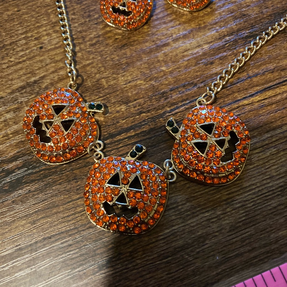 Pier One Halloween necklace and earrings set - Picture 2 of 8